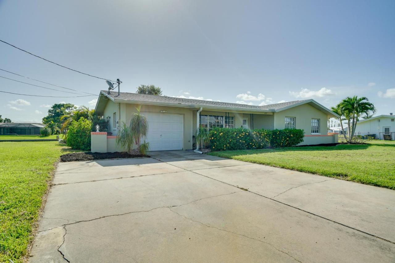 Waterfront Cape Coral Home Dock And Screened Porch Exterior photo